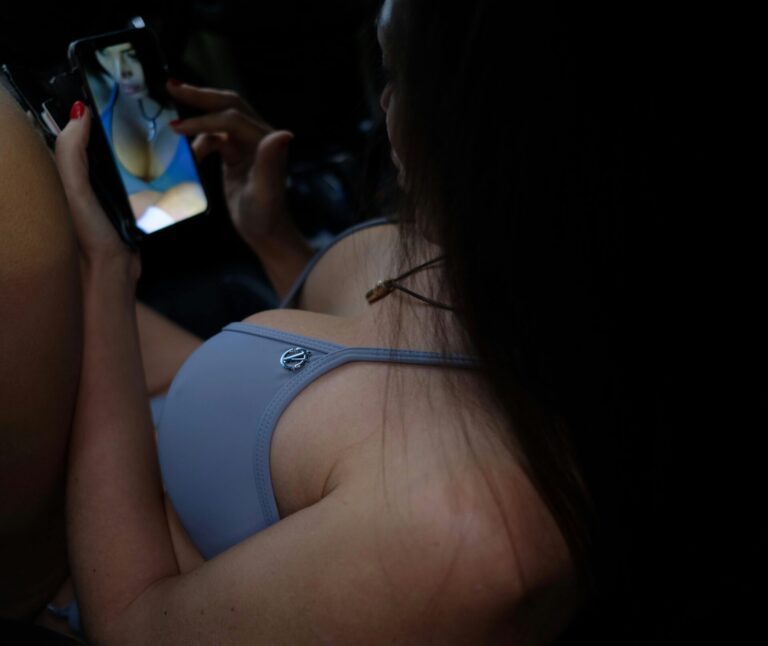 sisate dame sexting